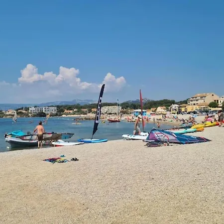 In Six Fours Les Plages With Terrace Nyaraló *